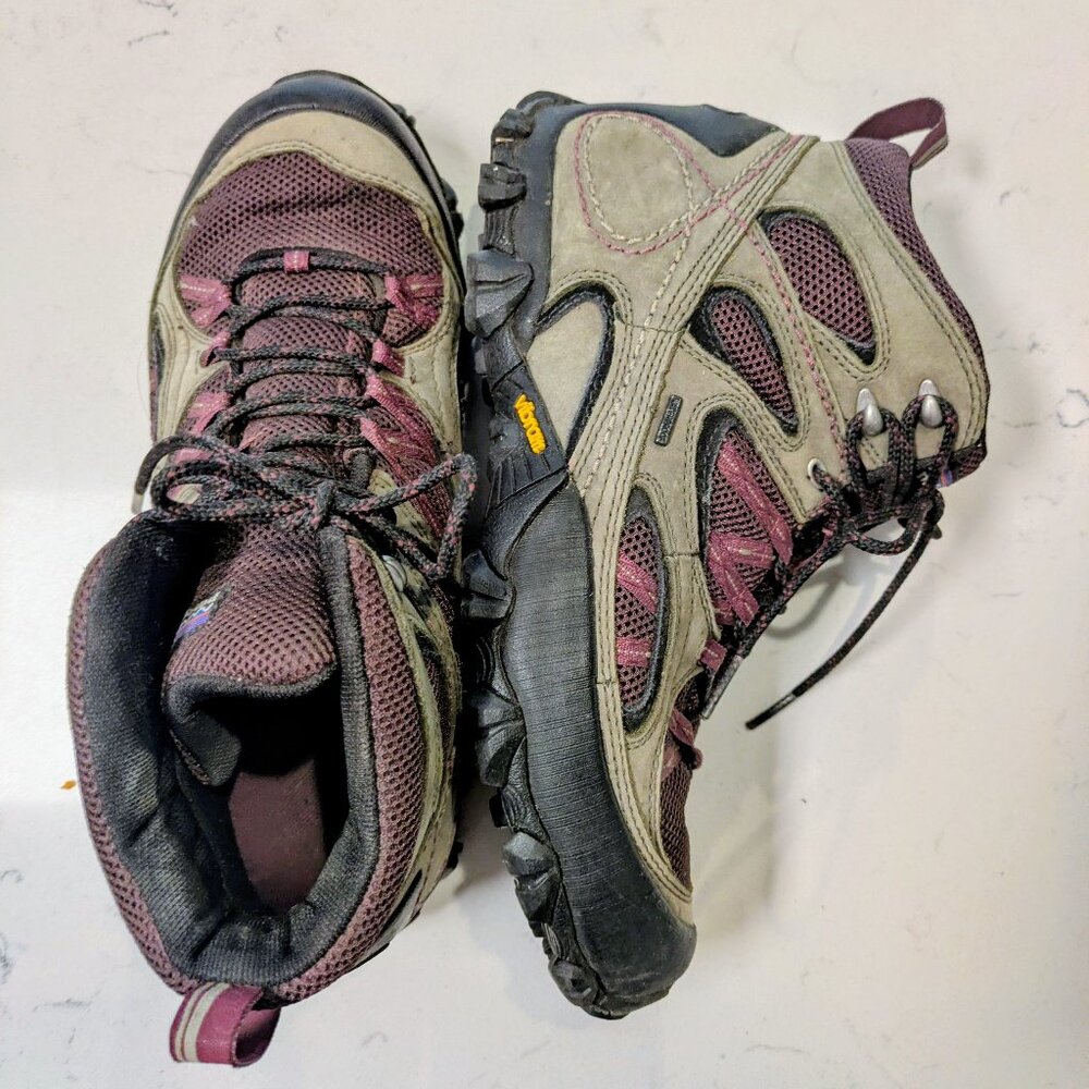 Patagonia Women's Vibram Waterproof Mid-Top Hiking Boots 9.5 Purple/Gray/Greige